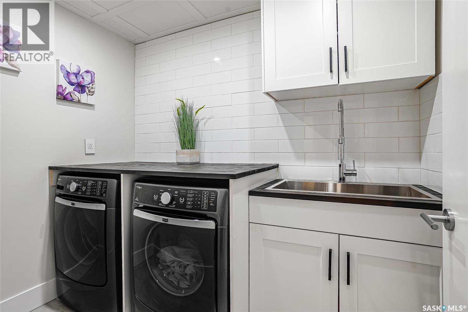 507 Kloppenburg Crescent, Saskatoon, SK - Indoor Photo Showing Laundry Room