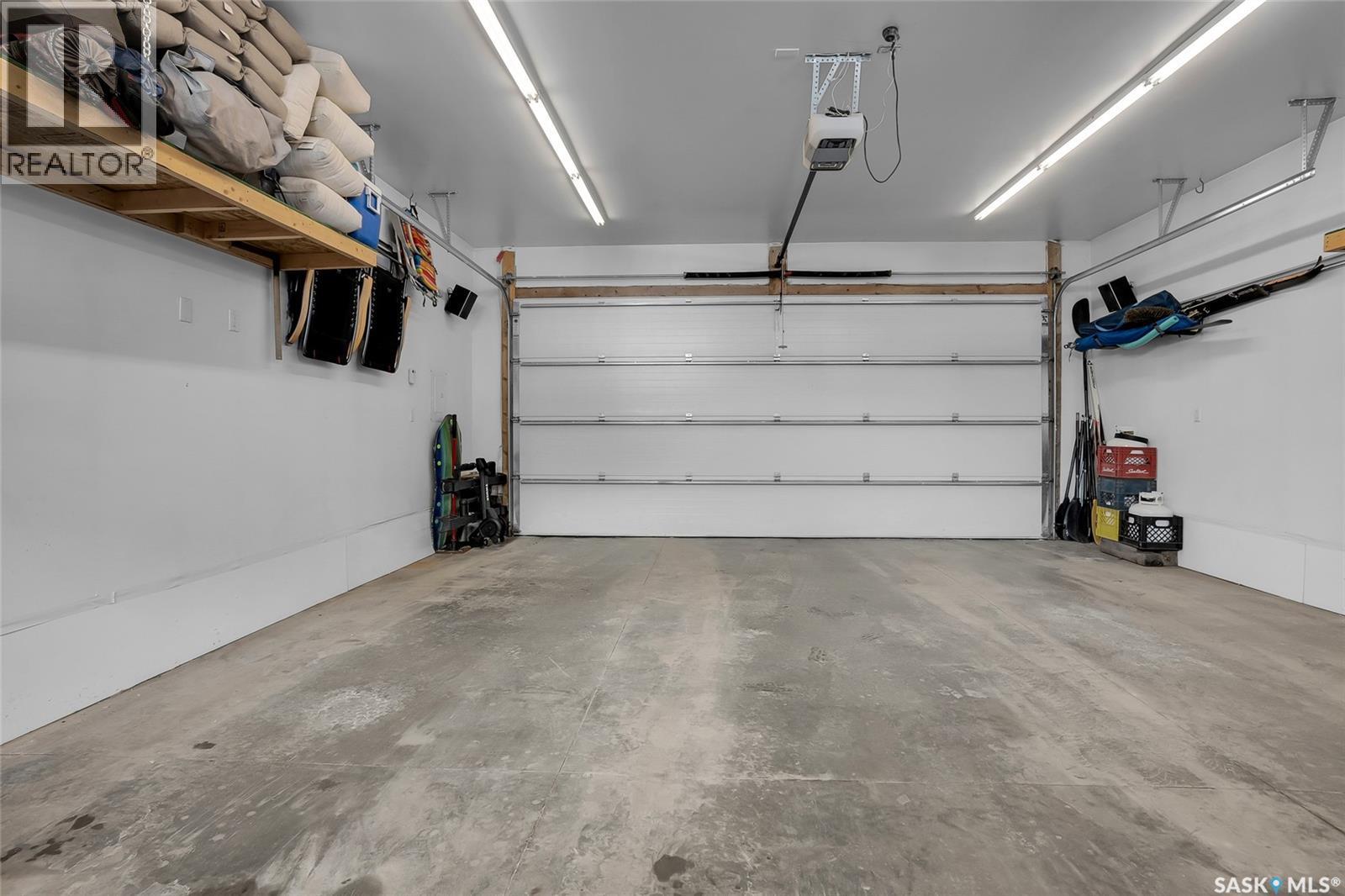 507 Kloppenburg Crescent, Saskatoon, SK - Indoor Photo Showing Garage