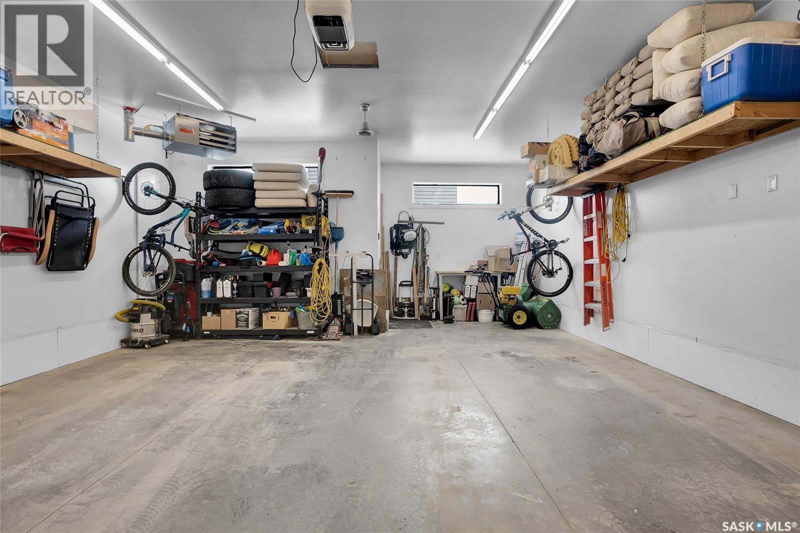 507 Kloppenburg Crescent, Saskatoon, SK - Indoor Photo Showing Garage