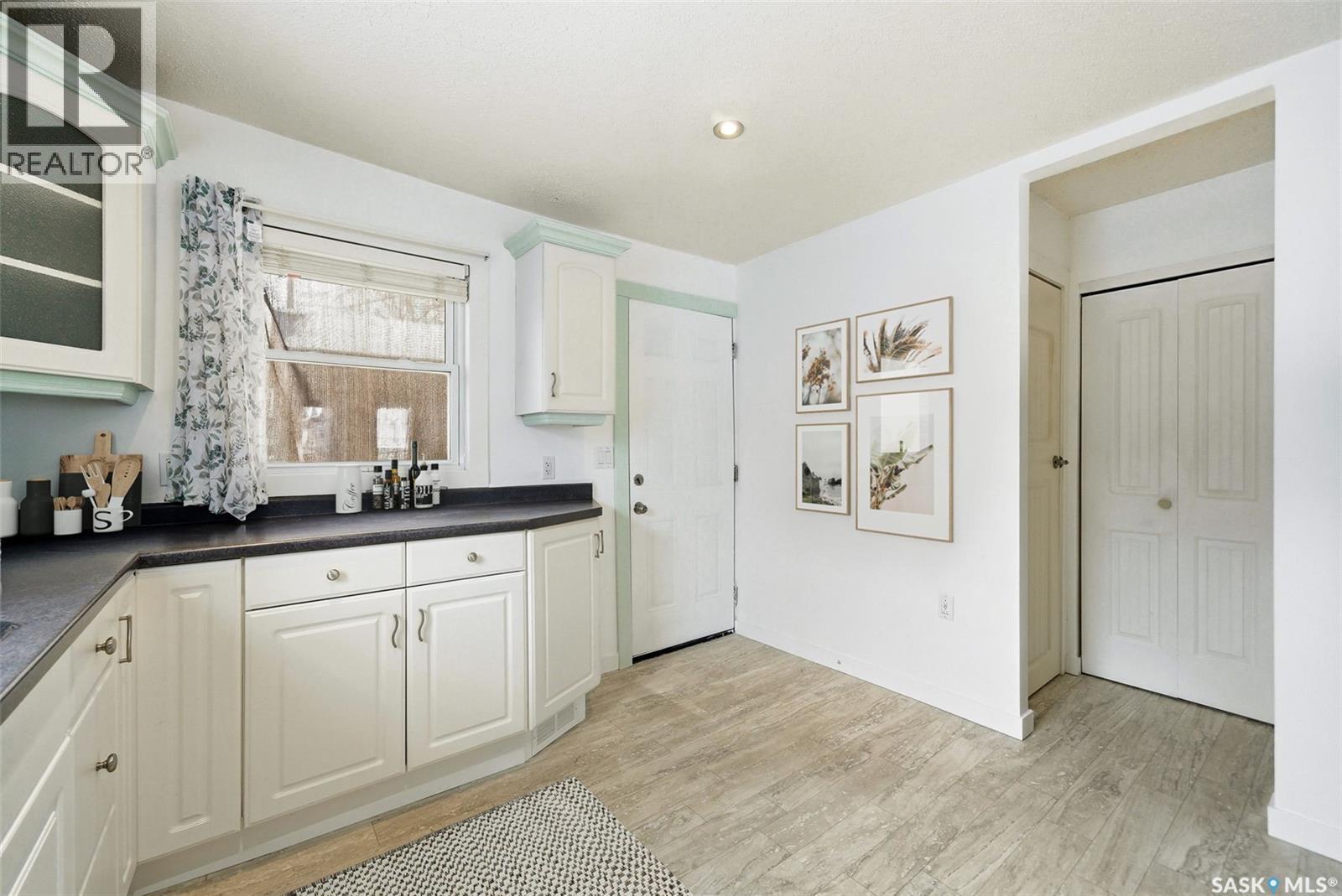 336 Smith Street, Regina, SK - Indoor