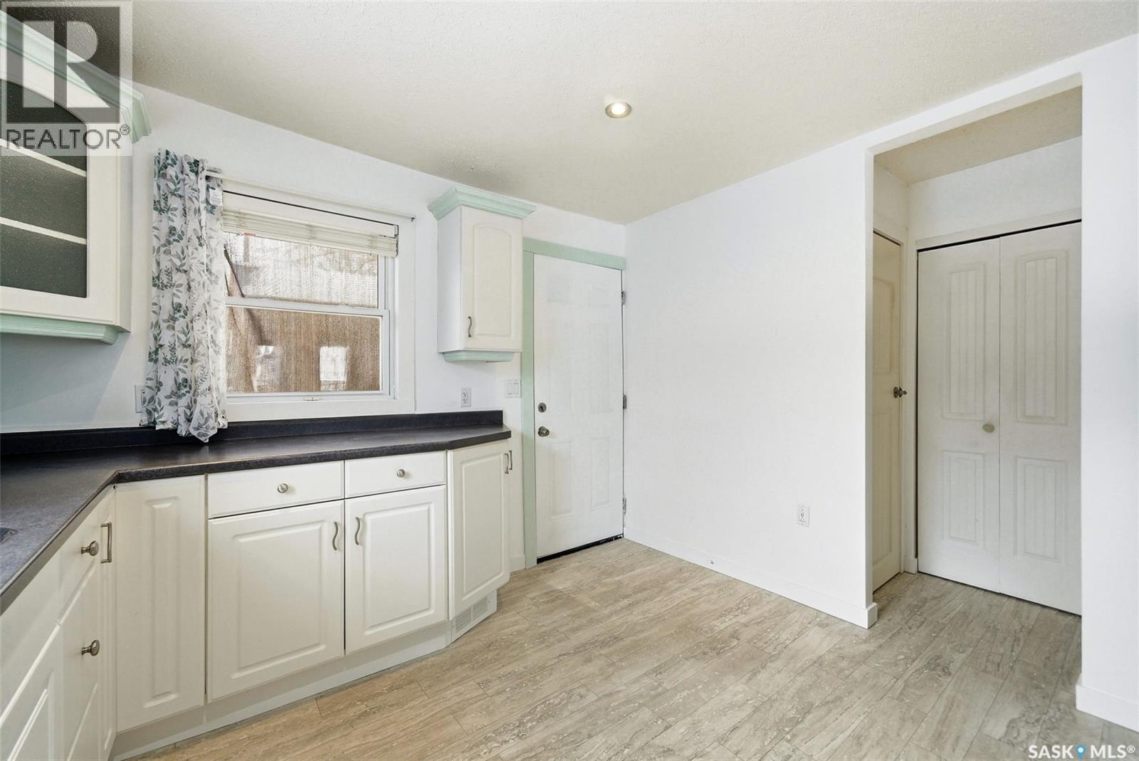 336 Smith Street, Regina, SK - Indoor