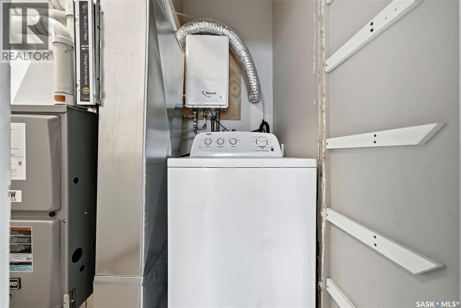 336 Smith Street, Regina, SK - Indoor Photo Showing Laundry Room