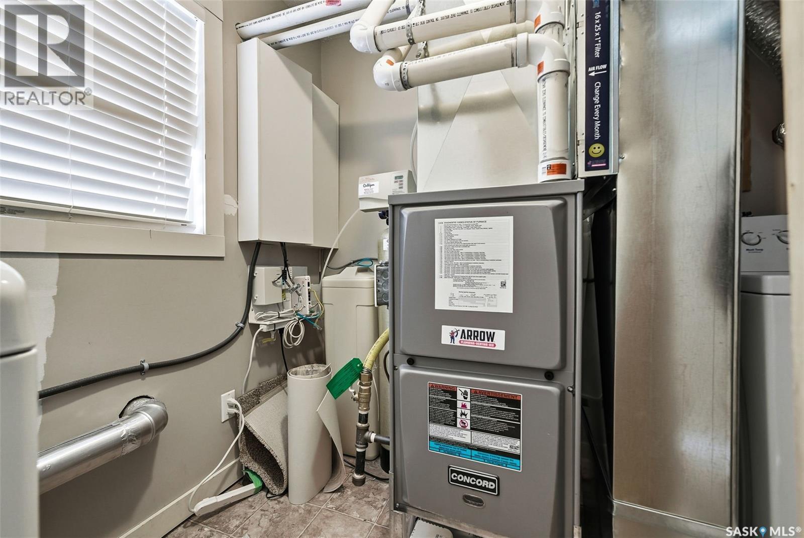 336 Smith Street, Regina, SK - Indoor