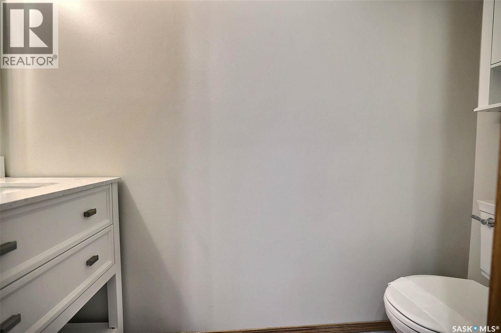 25 2338 Assiniboine Avenue E, Regina, SK - Indoor Photo Showing Bathroom