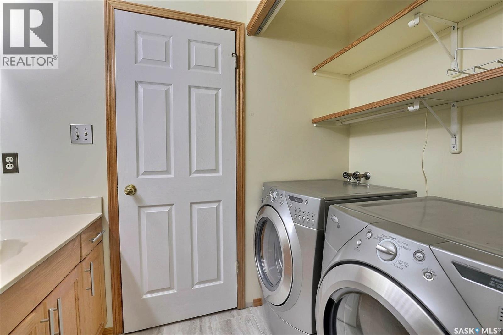 25 2338 Assiniboine Avenue E, Regina, SK - Indoor Photo Showing Laundry Room