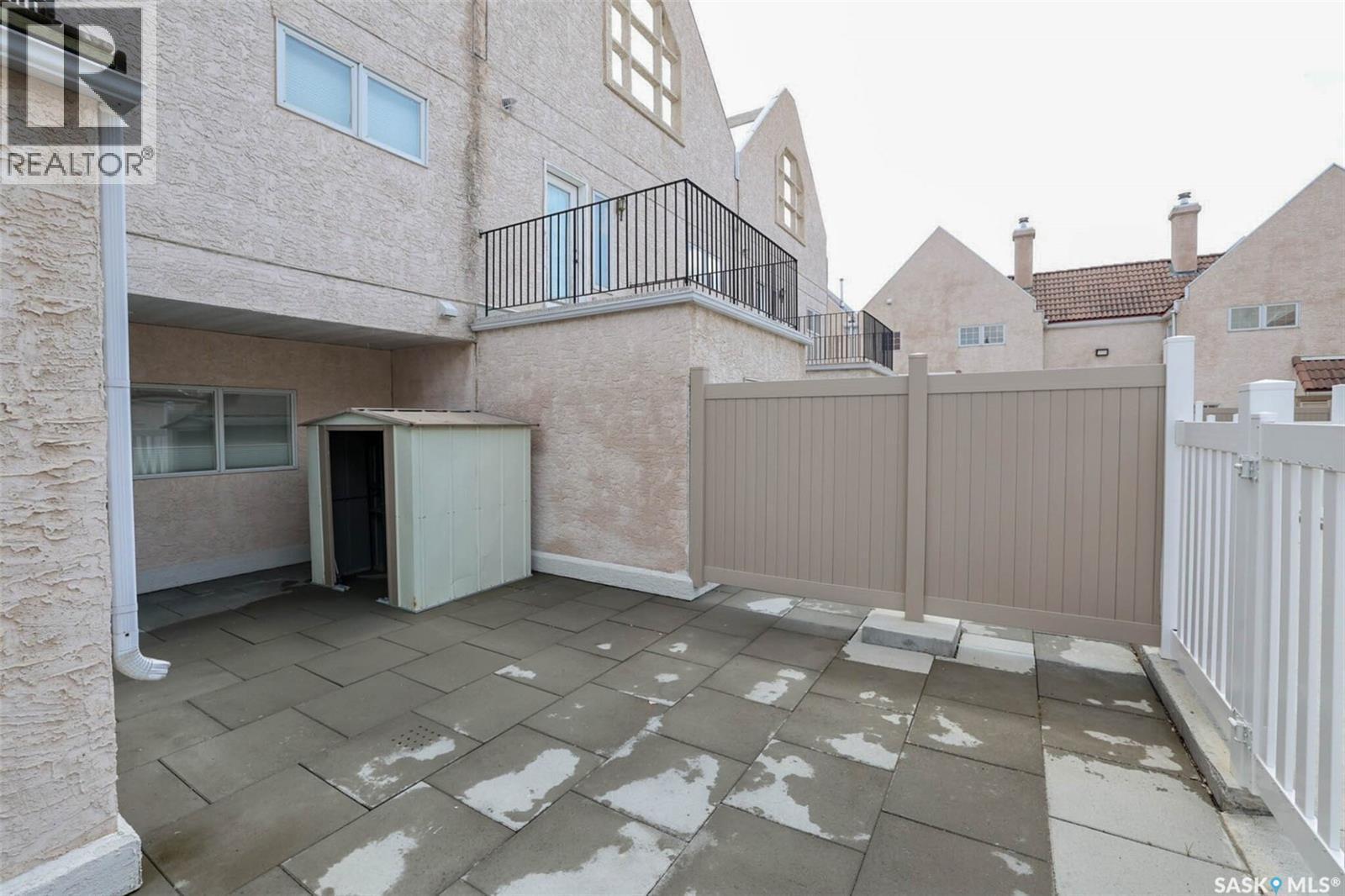 25 2338 Assiniboine Avenue E, Regina, SK - Outdoor With Exterior