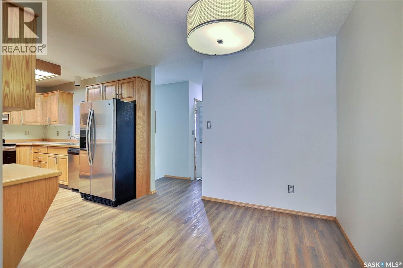 25 2338 Assiniboine Avenue E, Regina, SK - Indoor Photo Showing Kitchen