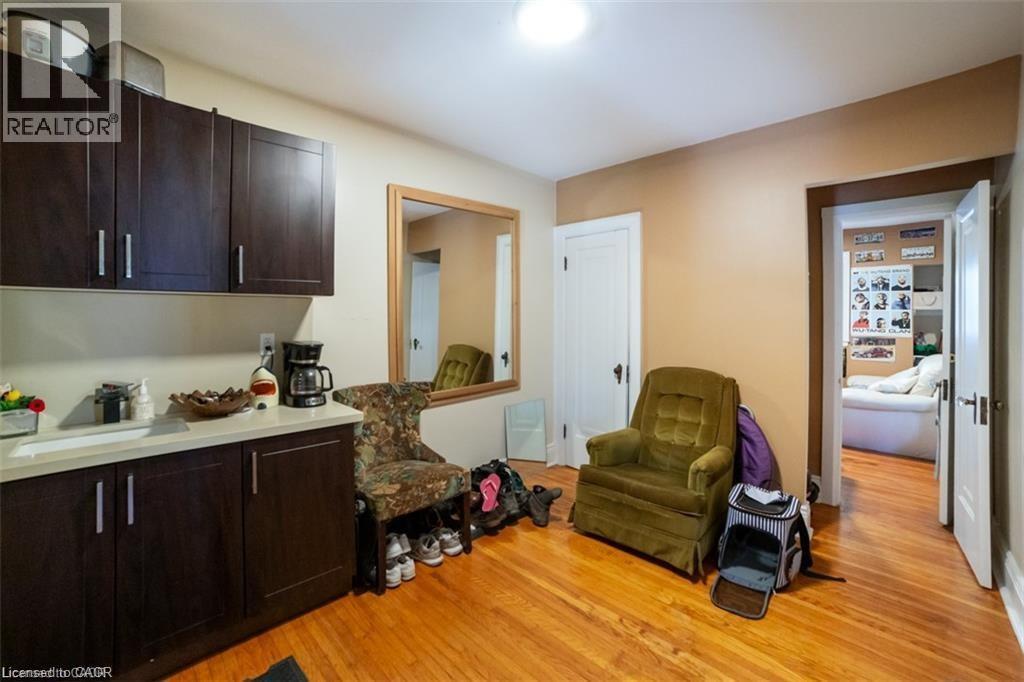 41 Paradise Road S, Hamilton, ON - Indoor