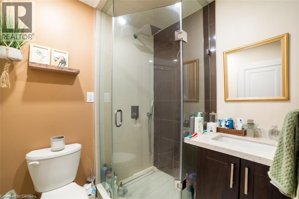 Full bathroom with vanity and a shower stall - 41 Paradise Road S, Hamilton, ON - Indoor Photo Showing Bathroom
