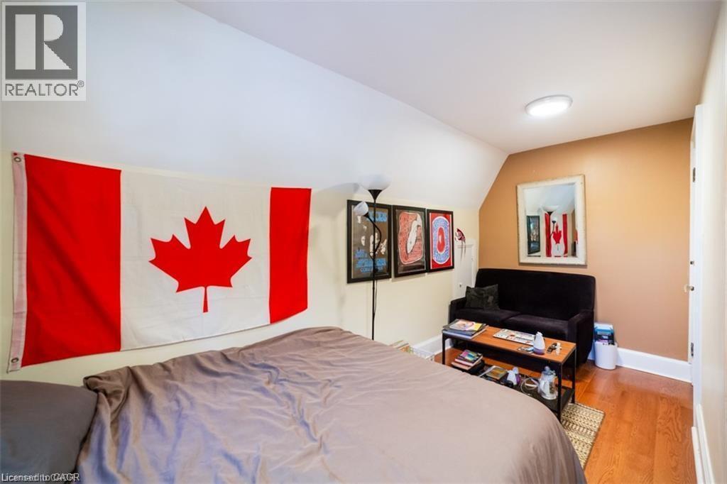 Bedroom with lofted ceiling and wood finished floors - 41 Paradise Road S, Hamilton, ON - Indoor Photo Showing Bedroom