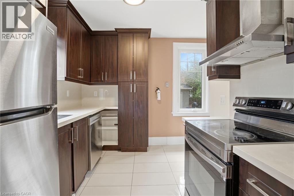 41 Paradise Road S, Hamilton, ON - Indoor Photo Showing Kitchen