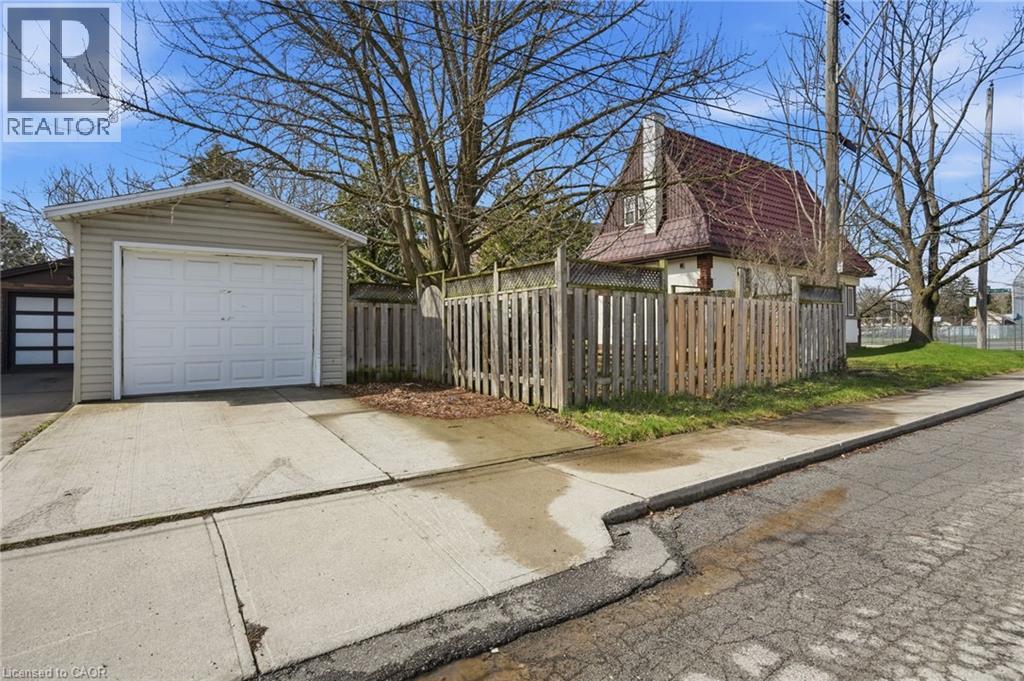 41 Paradise Road S, Hamilton, ON - Outdoor