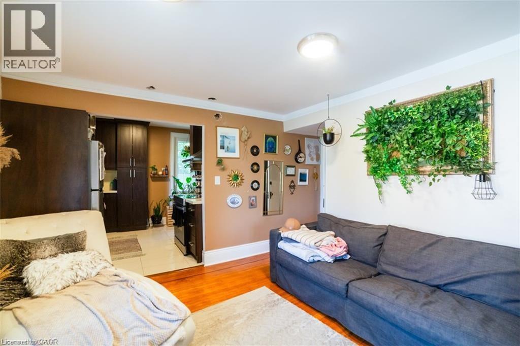 Living room featuring light wood-style flooring and crown molding - 41 Paradise Road S, Hamilton, ON - Indoor Photo Showing Living Room