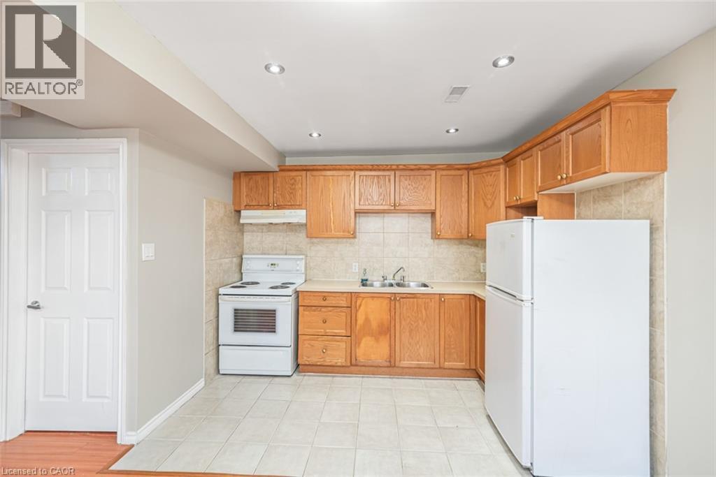 100 Burlington Street E, Hamilton, ON - Indoor Photo Showing Kitchen With Double Sink