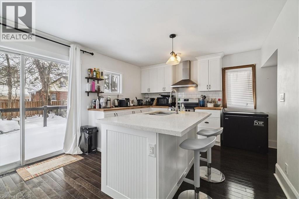 9 Barclay Street, Hamilton, ON - Indoor Photo Showing Kitchen