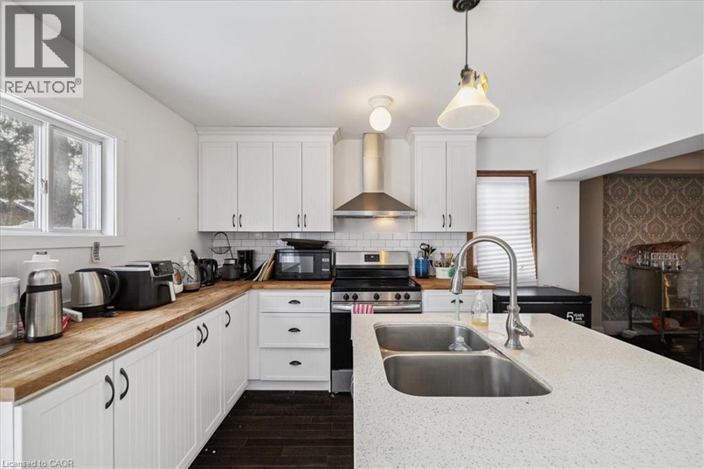 9 Barclay Street, Hamilton, ON - Indoor Photo Showing Kitchen With Double Sink