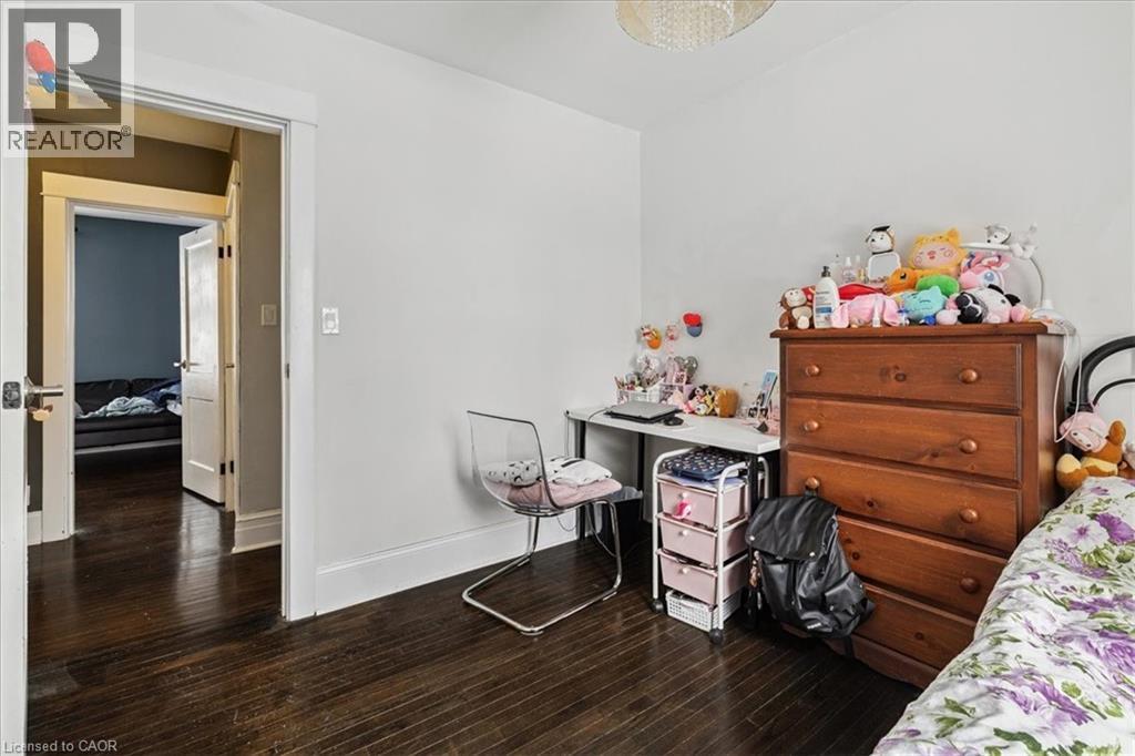 9 Barclay Street, Hamilton, ON - Indoor Photo Showing Bedroom