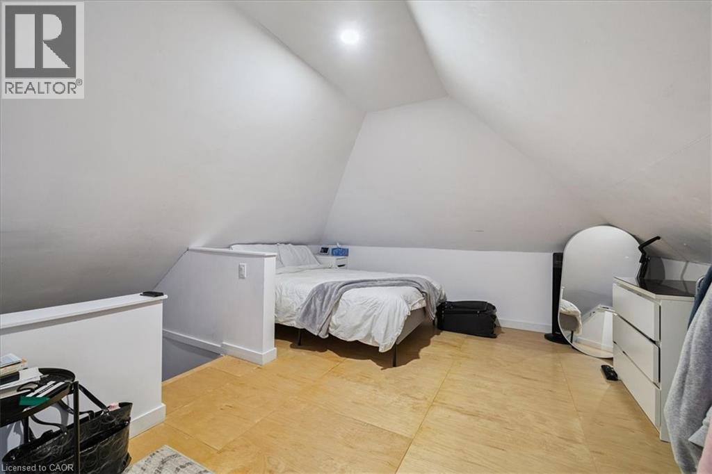 9 Barclay Street, Hamilton, ON - Indoor Photo Showing Other Room