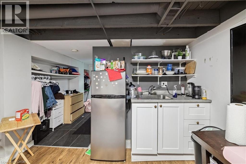 9 Barclay Street, Hamilton, ON - Indoor