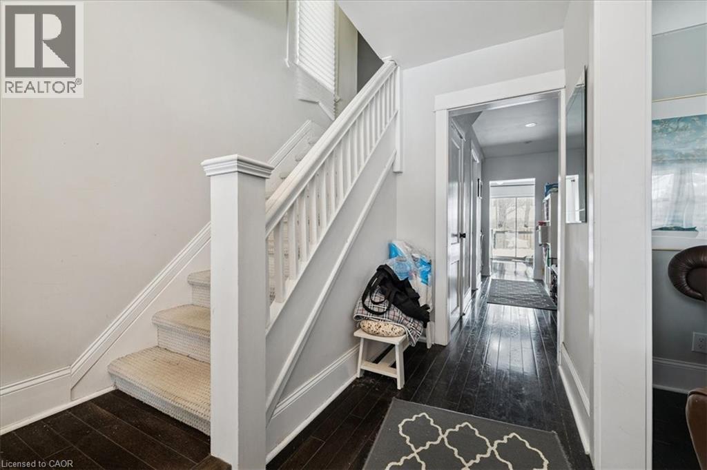 9 Barclay Street, Hamilton, ON - Indoor Photo Showing Other Room