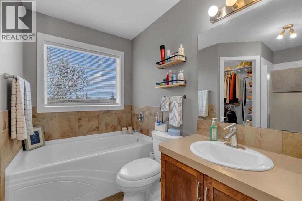156 Wiley Crescent, Red Deer, AB - Indoor Photo Showing Bathroom