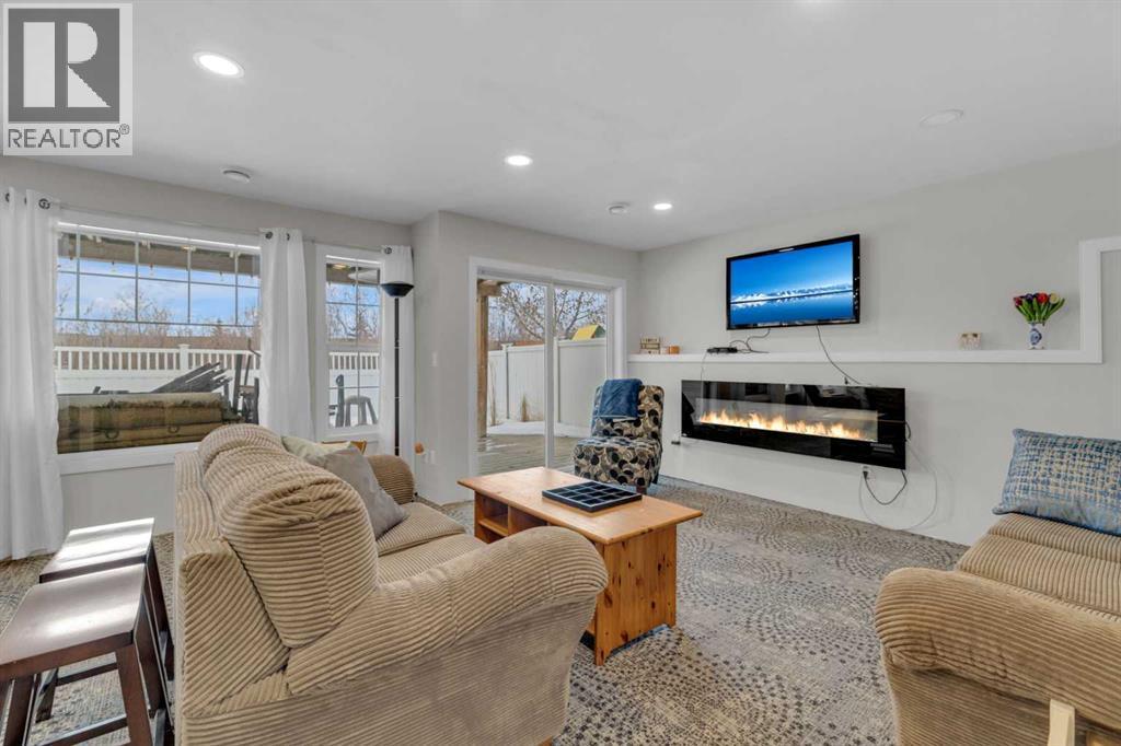 156 Wiley Crescent, Red Deer, AB - Indoor Photo Showing Living Room With Fireplace