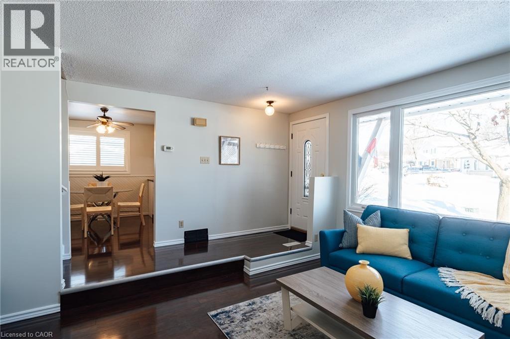 190 Broken Oak Crescent, Kitchener, ON - Indoor Photo Showing Living Room