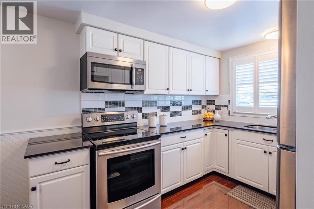 190 Broken Oak Crescent, Kitchener, ON - Indoor Photo Showing Kitchen