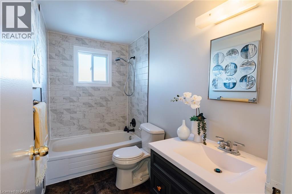 190 Broken Oak Crescent, Kitchener, ON - Indoor Photo Showing Bathroom