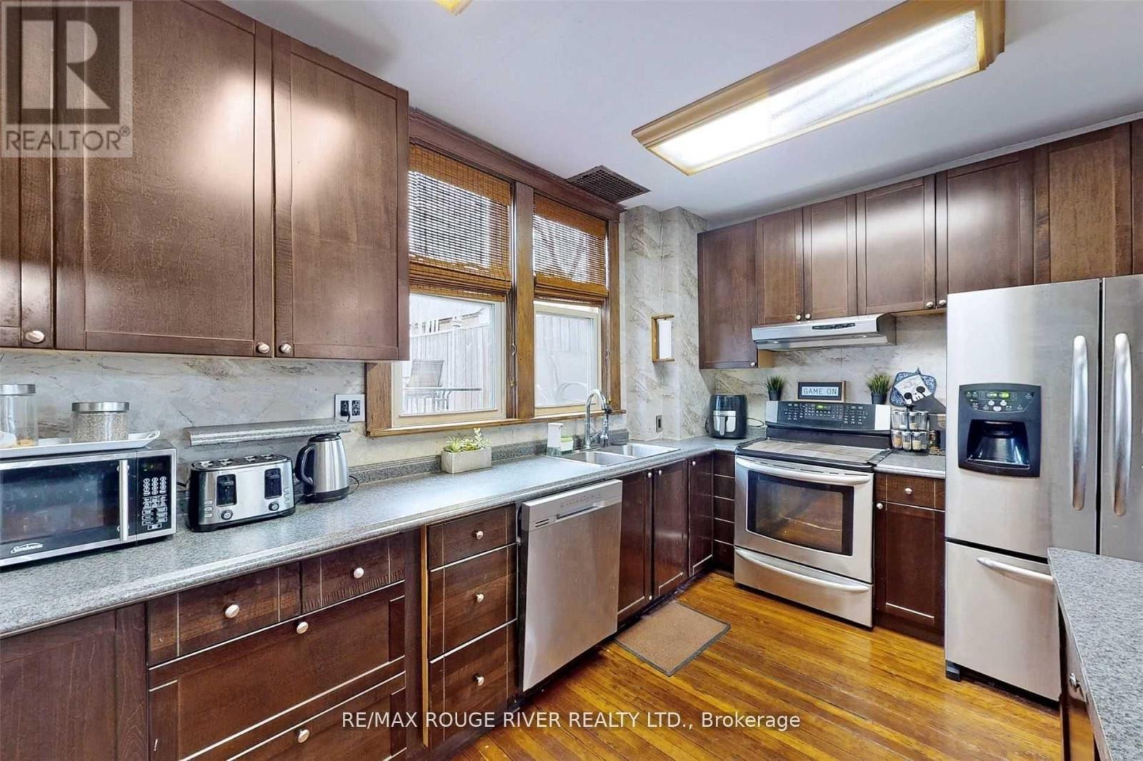 36 John Street, Cambridge, ON - Indoor Photo Showing Kitchen