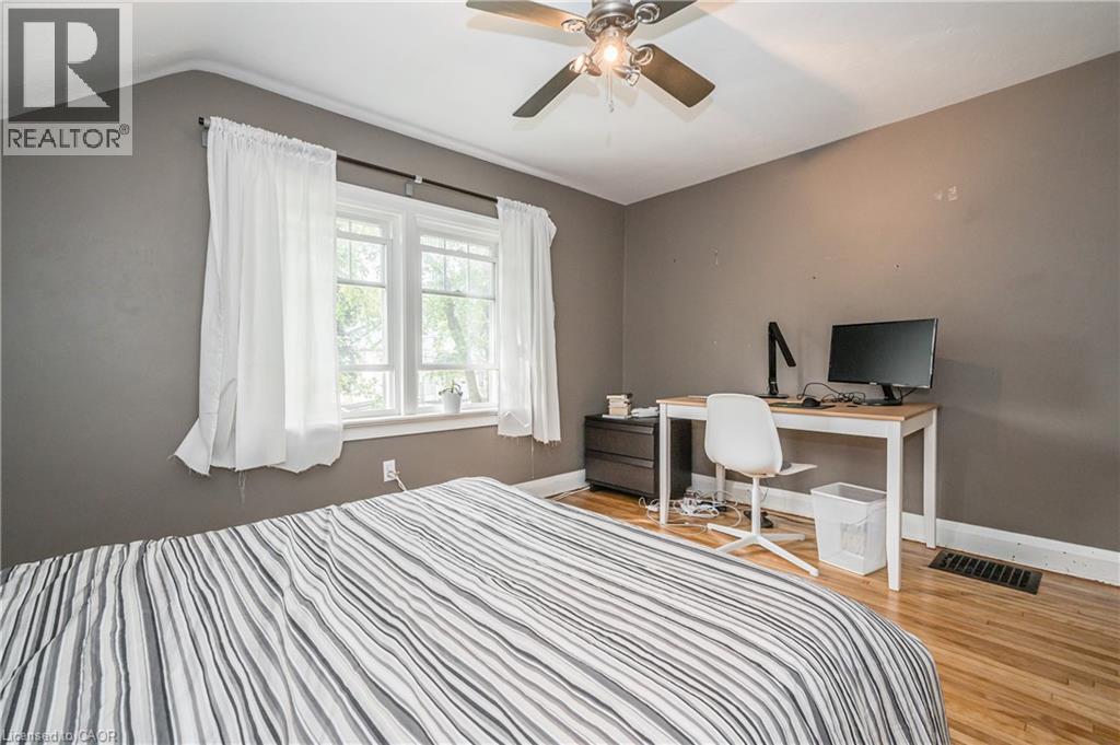 52 Avondale Avenue S, Waterloo, ON - Indoor Photo Showing Bedroom