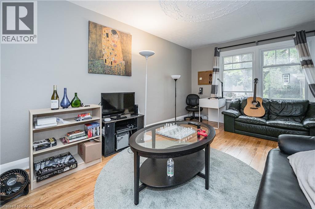 52 Avondale Avenue S, Waterloo, ON - Indoor Photo Showing Living Room