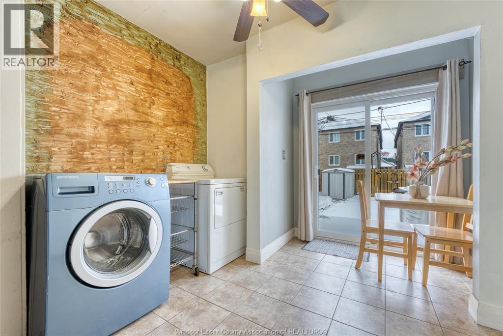 1581 Cadillac Street, Windsor, ON - Indoor Photo Showing Laundry Room