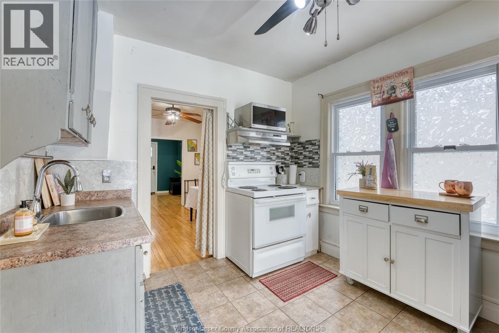 1581 Cadillac Street, Windsor, ON - Indoor Photo Showing Kitchen