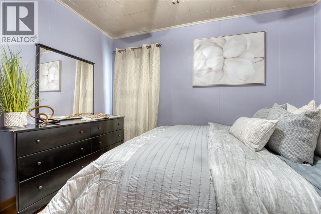 1581 Cadillac Street, Windsor, ON - Indoor Photo Showing Bedroom