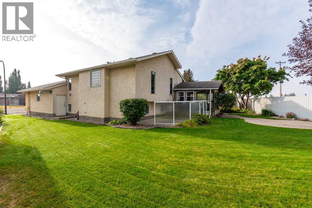 3812 58 Avenue, Lloydminster, AB - Outdoor