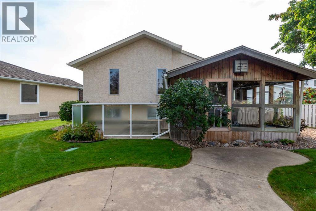 3812 58 Avenue, Lloydminster, AB - Outdoor