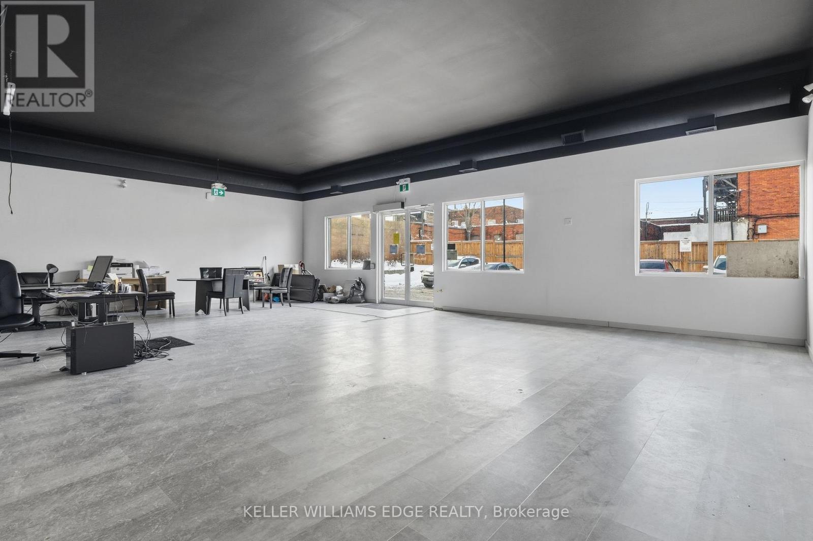 1096 Barton Street E, Hamilton, ON