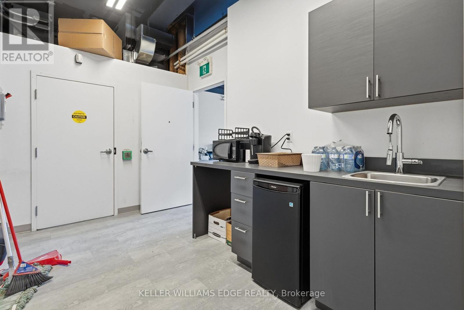 1096 Barton Street E, Hamilton, ON