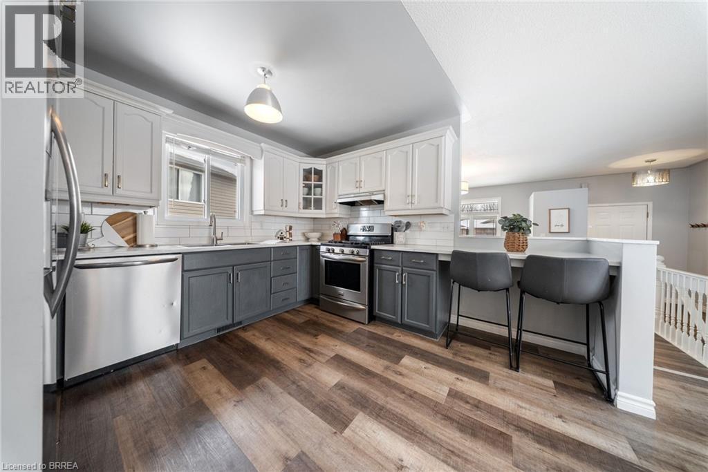 20 Bramble Crescent, Townsend, ON - Indoor Photo Showing Kitchen With Upgraded Kitchen