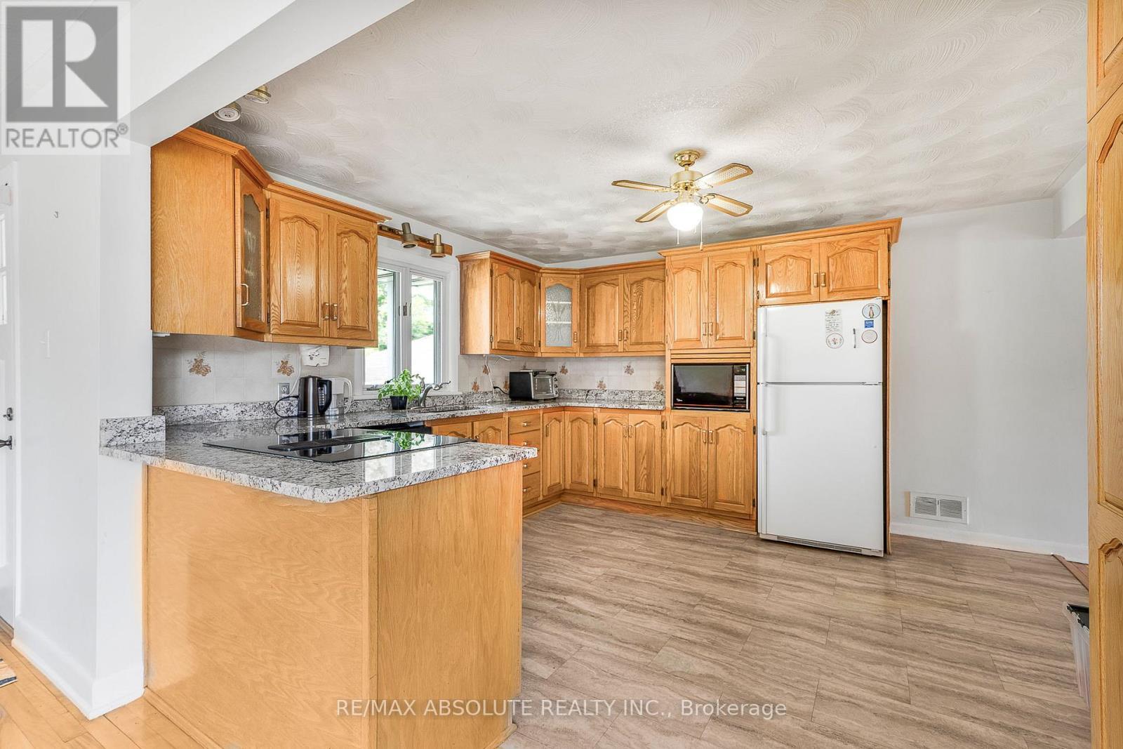 352 Lacasse Avenue, Ottawa, ON - Indoor Photo Showing Kitchen