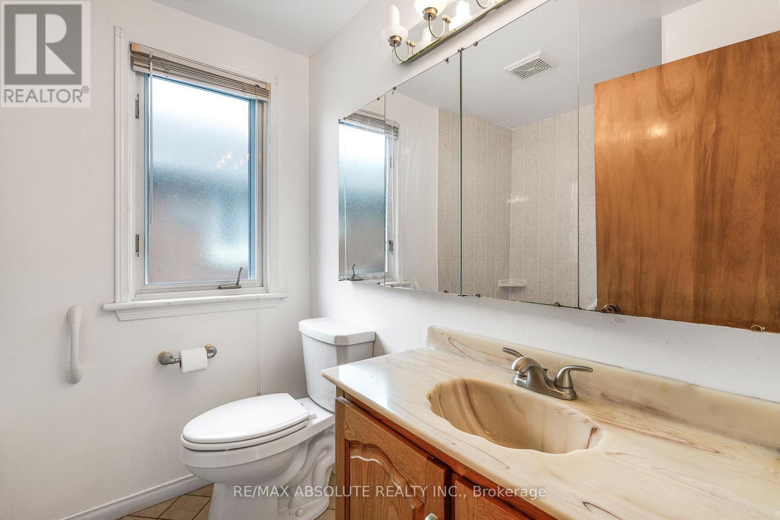 352 Lacasse Avenue, Ottawa, ON - Indoor Photo Showing Bathroom