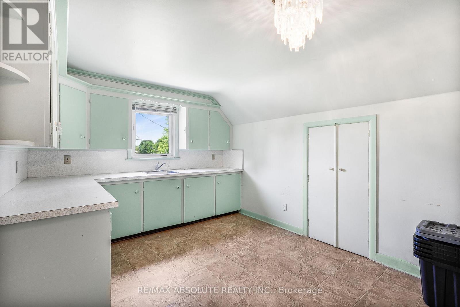352 Lacasse Avenue, Ottawa, ON - Indoor Photo Showing Kitchen With Double Sink