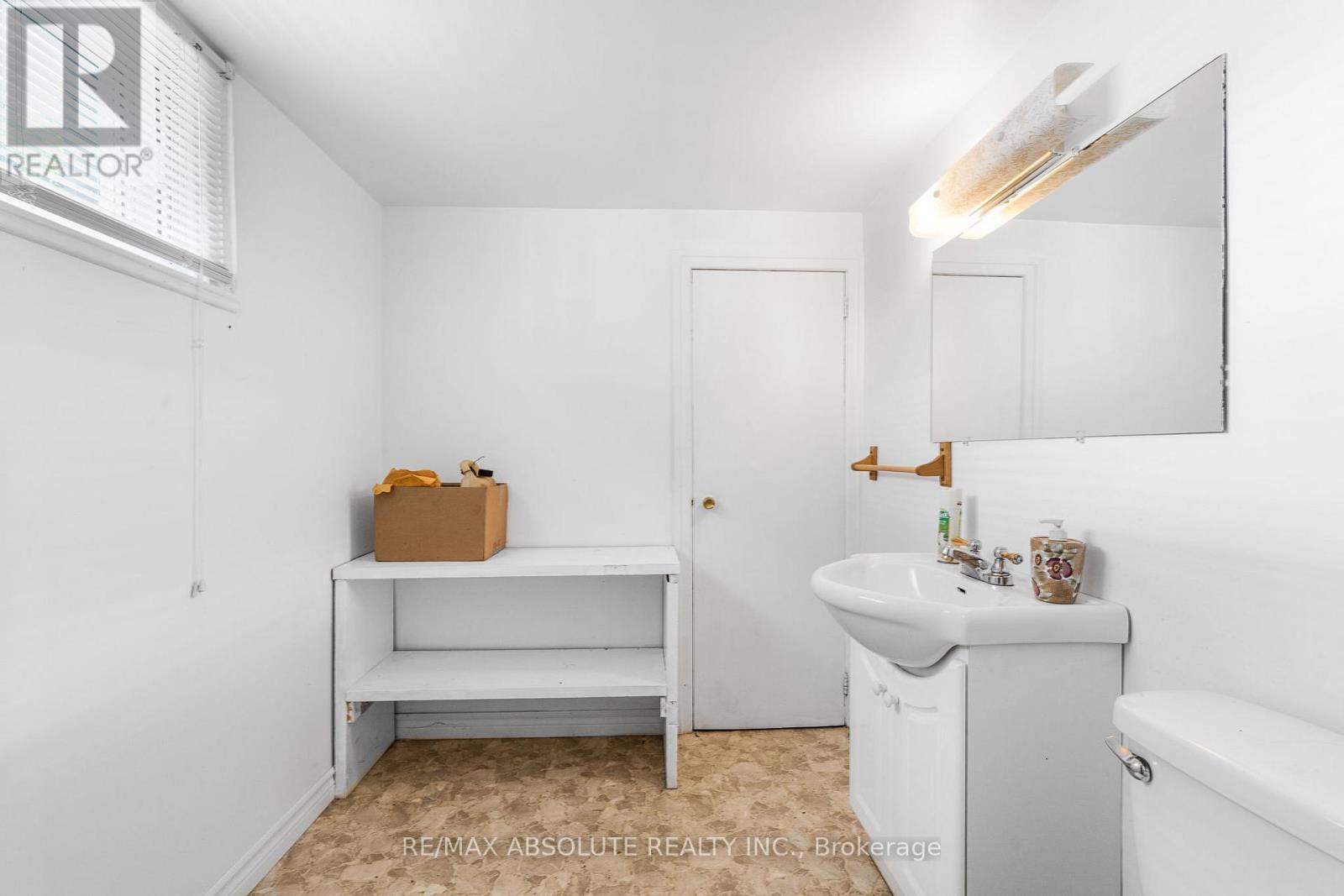 352 Lacasse Avenue, Ottawa, ON - Indoor Photo Showing Bathroom