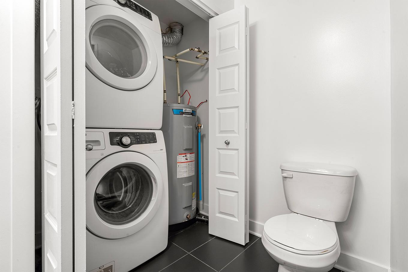 Salle de lavage - 100-2344 Rue Mullins, Montréal (Le Sud-Ouest), QC - Indoor Photo Showing Laundry Room