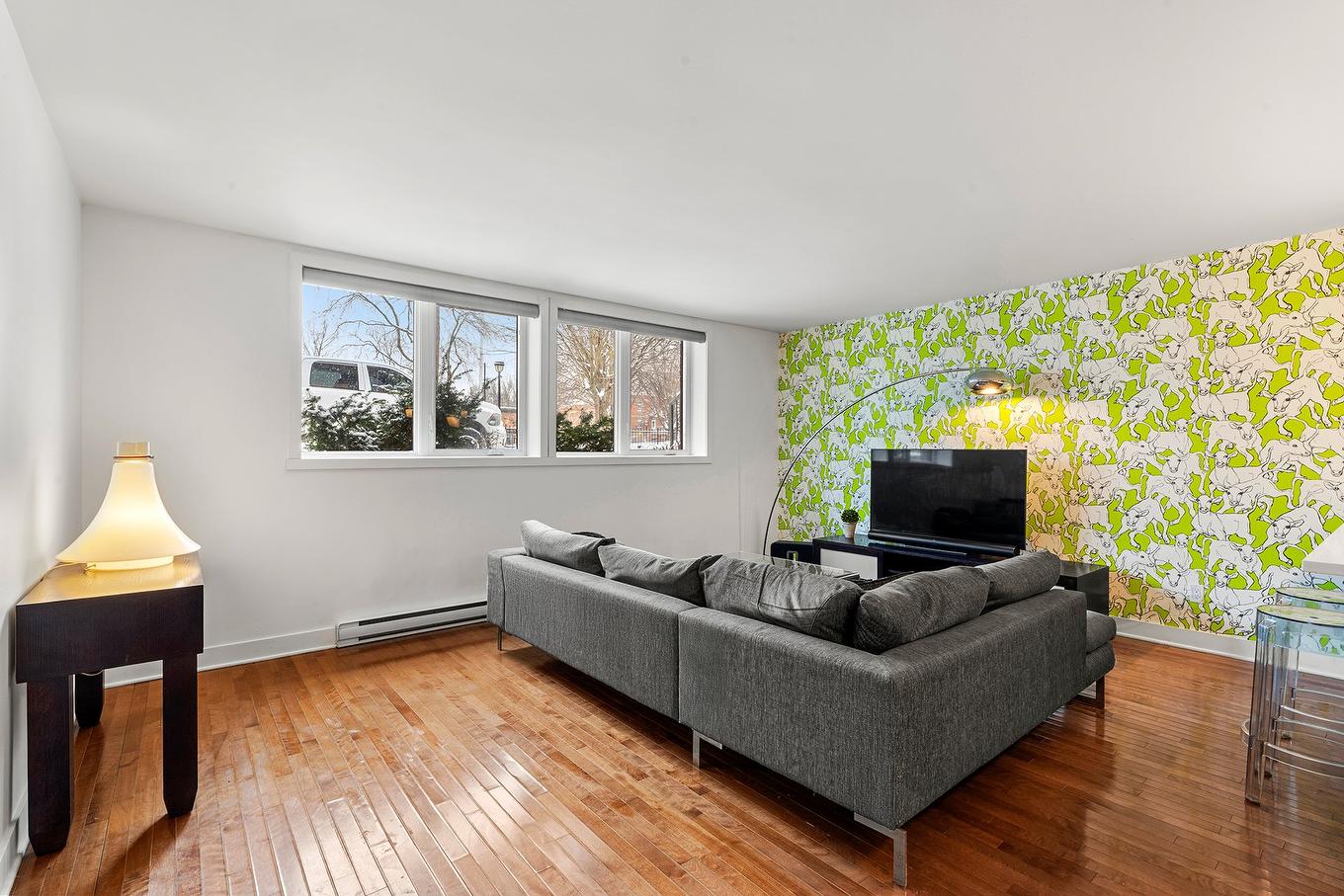 Salon - 100-2344 Rue Mullins, Montréal (Le Sud-Ouest), QC - Indoor Photo Showing Living Room