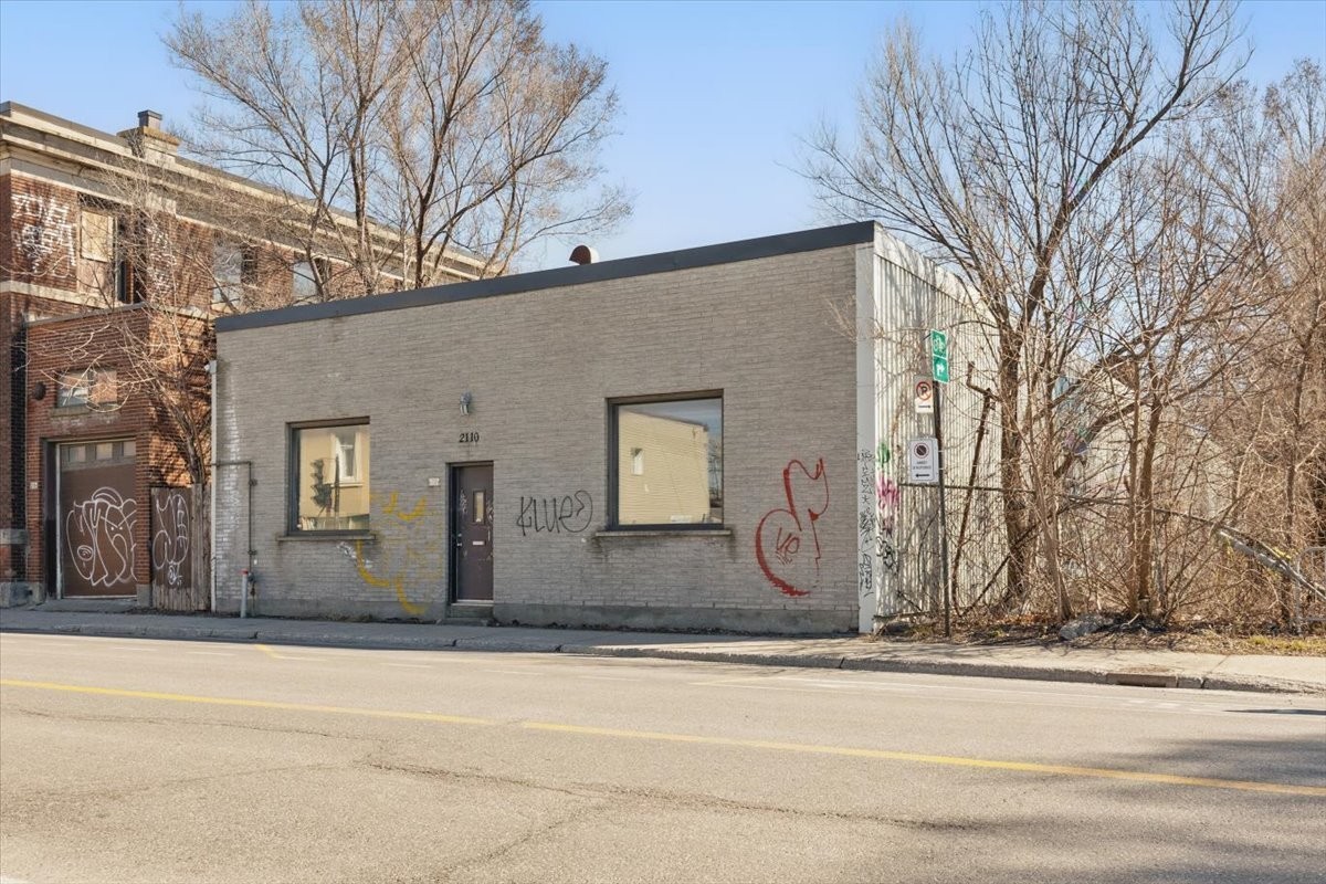 Front of Structure - 2110 Av. De L'Église, Montréal (Le Sud-Ouest), QC - Outdoor