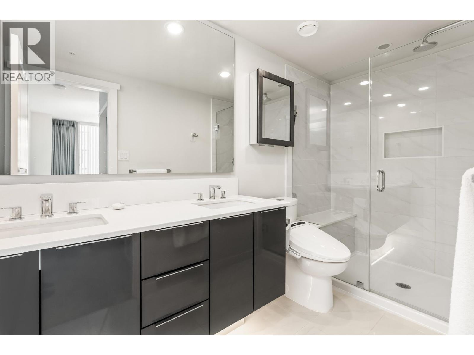 3100 Windsor Gate, Coquitlam, BC - Indoor Photo Showing Bathroom