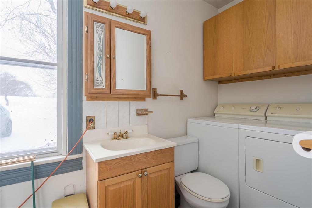 135 Third Avenue, Letellier, MB - Indoor Photo Showing Laundry Room