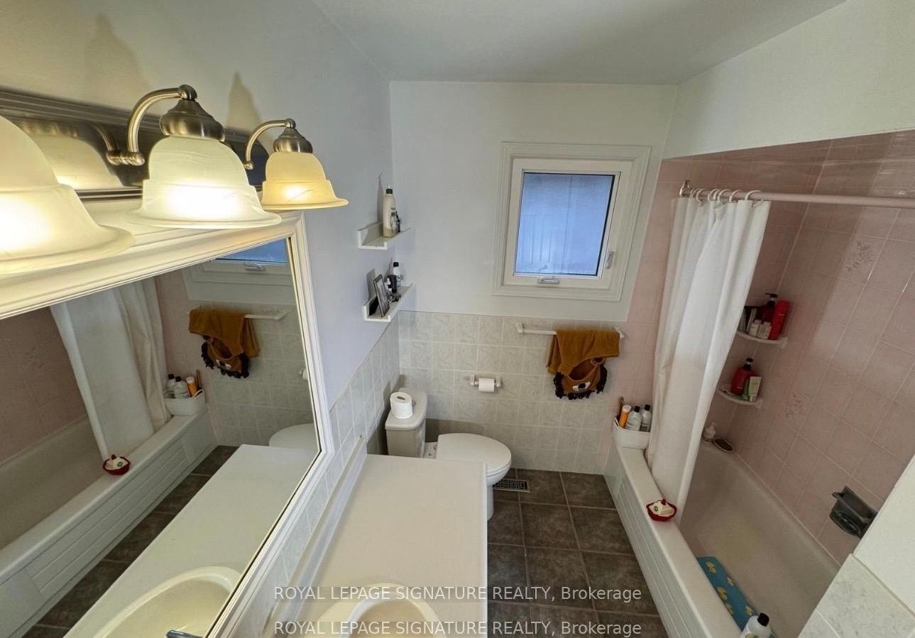 445 Malaga Road, Mississauga, ON - Indoor Photo Showing Bathroom
